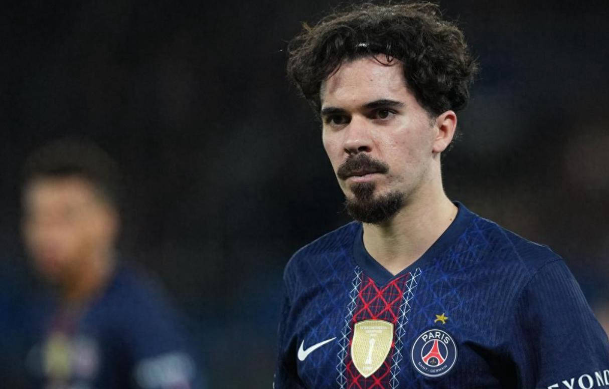 卫冕冠军实力强势显现：主场狂揽五球横扫切尔西，恩里克雄心直指欧冠桂冠